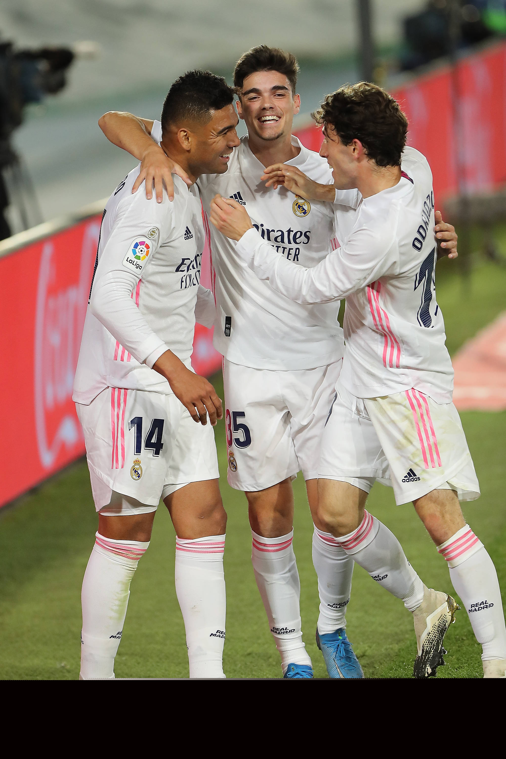 内马尔致敬伊涅斯塔：你是最佳中场，很高兴和你一起踢球